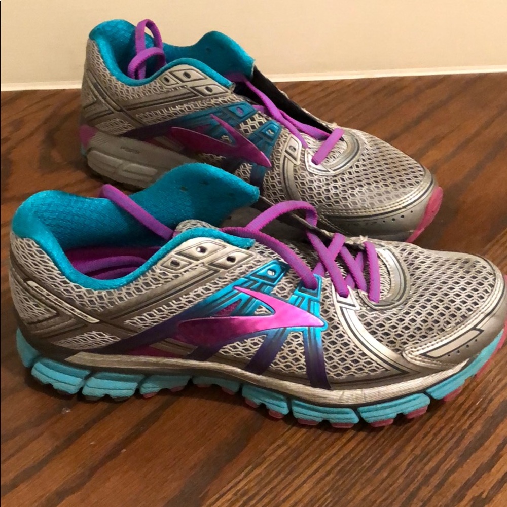 Brooks GTS 17 running shoes